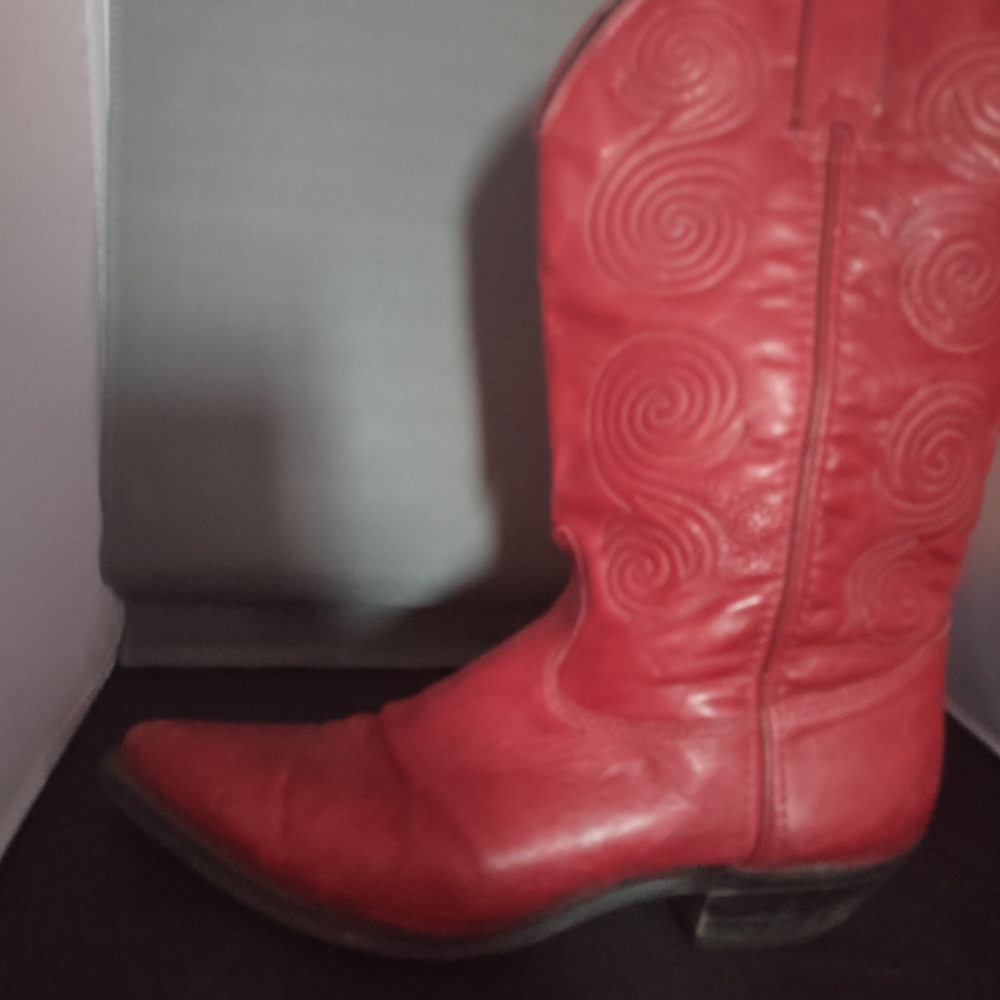 Elegant Red Swirl Heeled Boots - Picture 7 of 8
